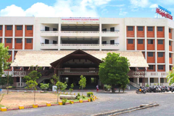 https://cache.careers360.mobi/media/colleges/social-media/media-gallery/7812/2020/8/4/Campus area of Priyadarshini Bhagwati College of Engineering Nagpur_Campus-View.jpg